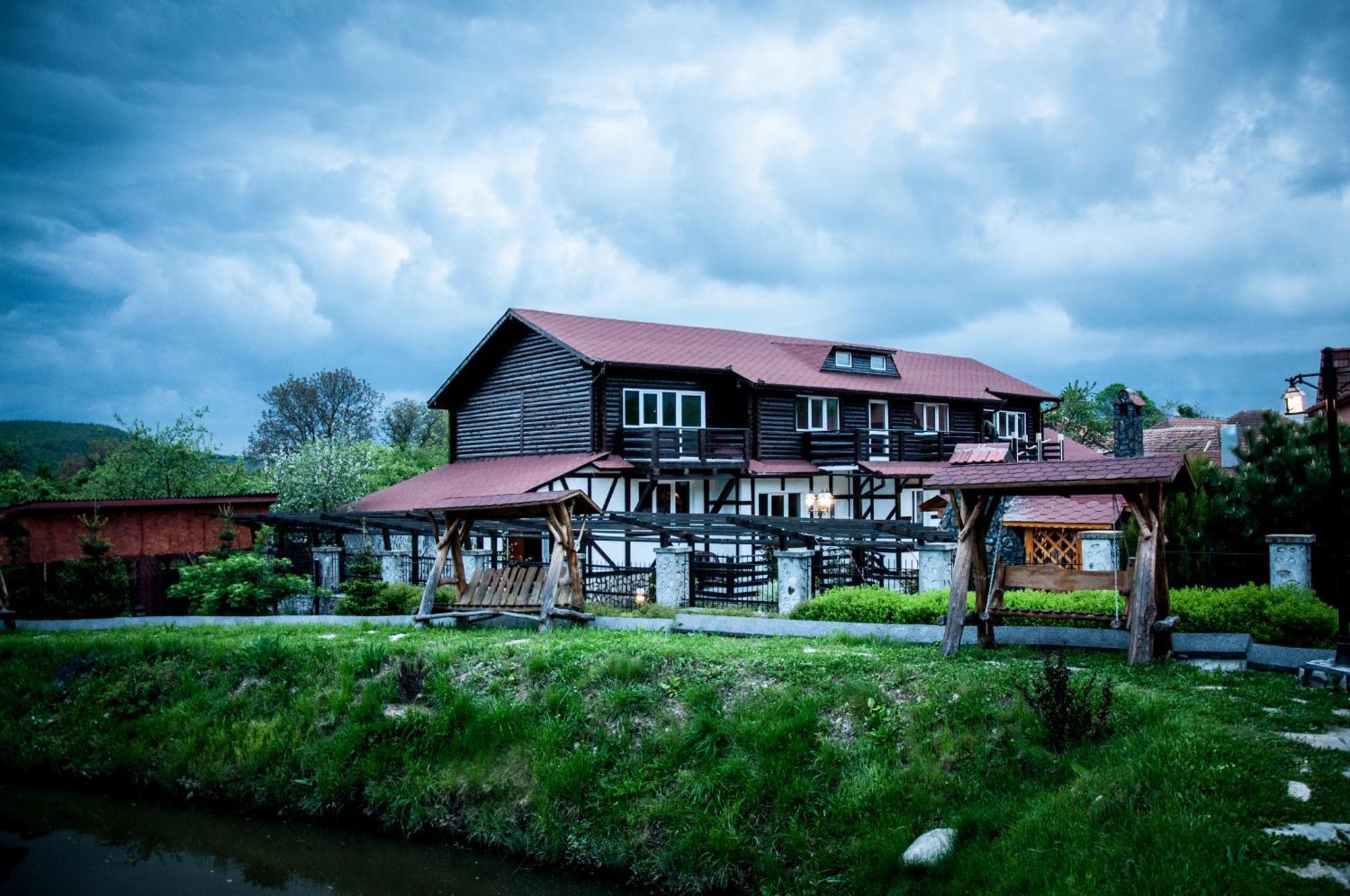 Pensiunea Sarmis Sarmizegetusa Exterior foto